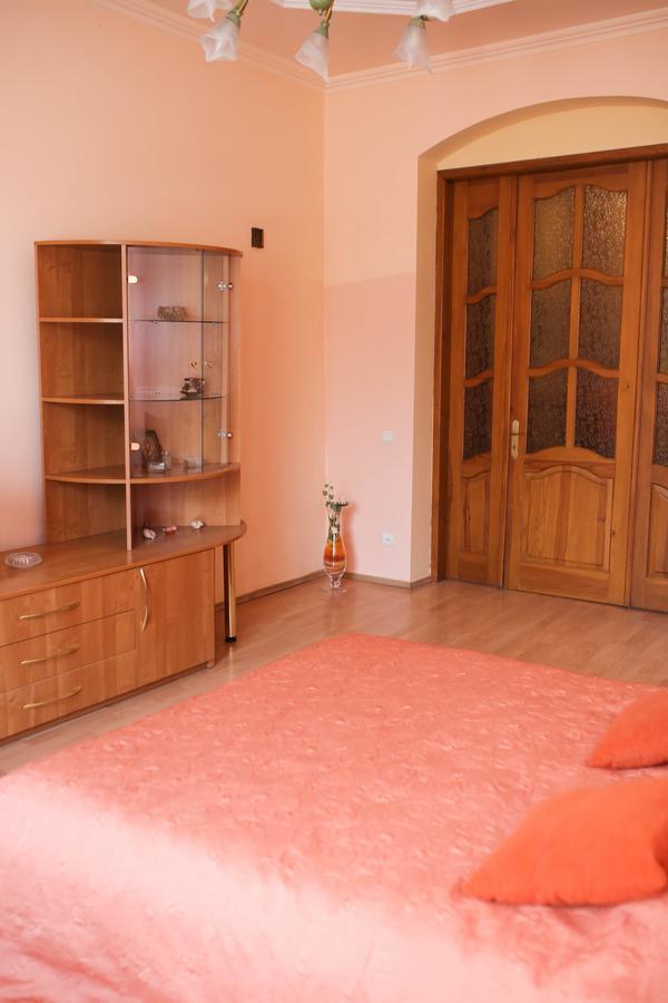 לבוב Apartment Near St. Elizabeth Church מראה חיצוני תמונה