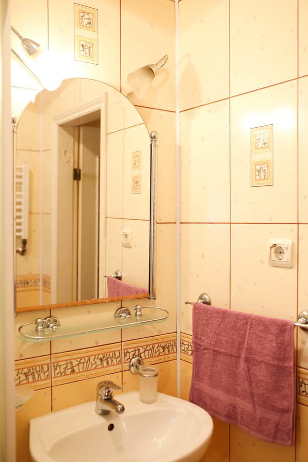 לבוב Apartment Near St. Elizabeth Church מראה חיצוני תמונה