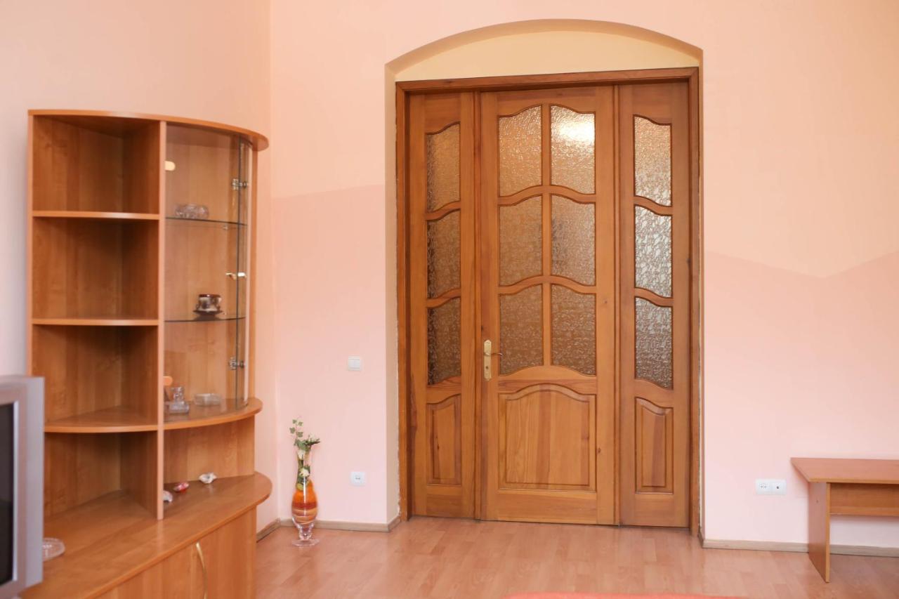 לבוב Apartment Near St. Elizabeth Church מראה חיצוני תמונה